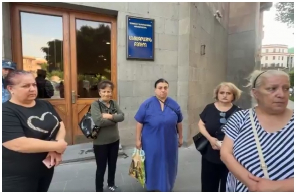 Այլևս անհնար է այդ գարշահոտության ու փլատակների մեջ ապրելը. Վարդաշենի հանրակացարանների բնակիչներն ահազանգում են (տեսանյութ)